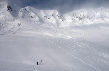 #1 Sulens versant Est : +400m à remonter dans ce couloir Est Sulens versant Est : +400m à remonter dans ce couloir Est