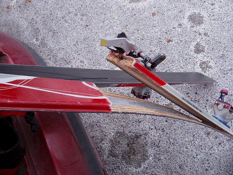 #5 Ski cassé : Cassure nette au niveau de la vis de la butée Ski cassé : Cassure nette au niveau de la vis de la butée