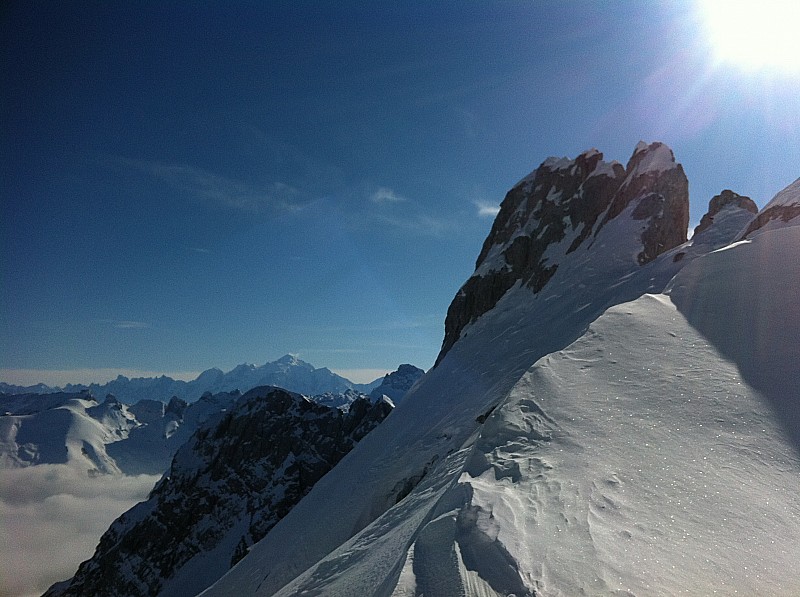 Au col sous pointe du midi : Massif du mont Blanc au second plan
