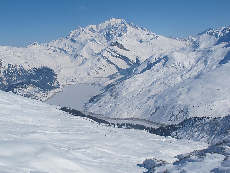 Lac de Roselend : Sur fond de Mont-Blanc