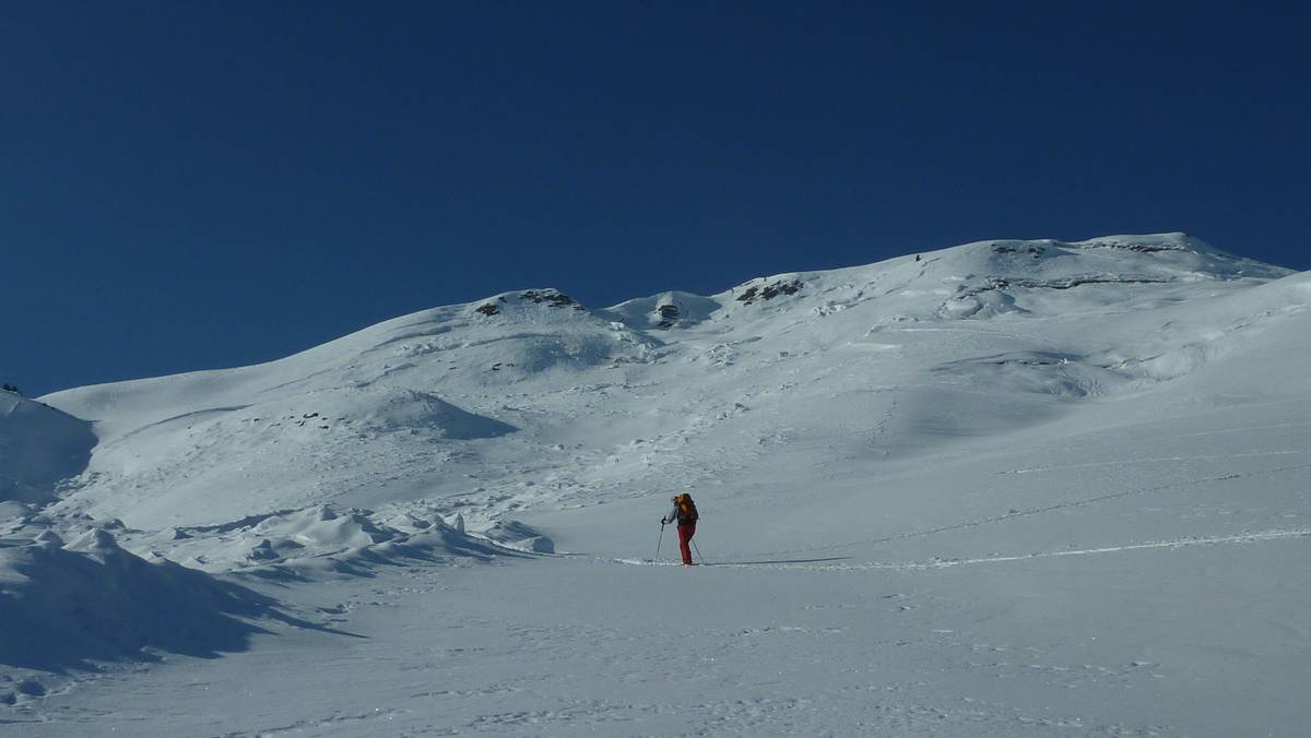 #16 3eme montée : Delle traverse les restes d 3eme montée : Delle traverse les restes d'une énorme coulée