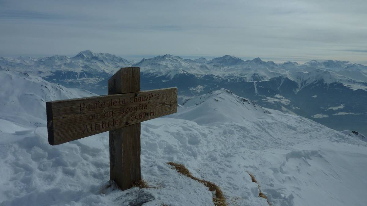 #7 Pointe de Dzonfié : c Pointe de Dzonfié : c'est encore bien voilé sur la Vanoise