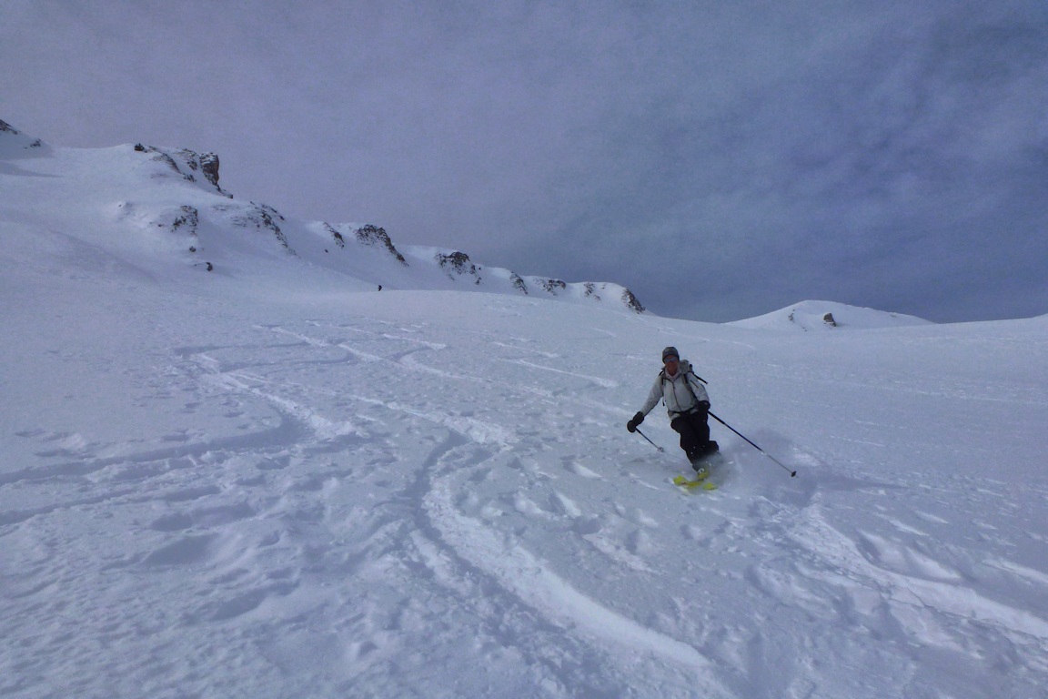 Descente vers la Combe : Irrégulier sur le flanc Nord, mais de très bons passages.