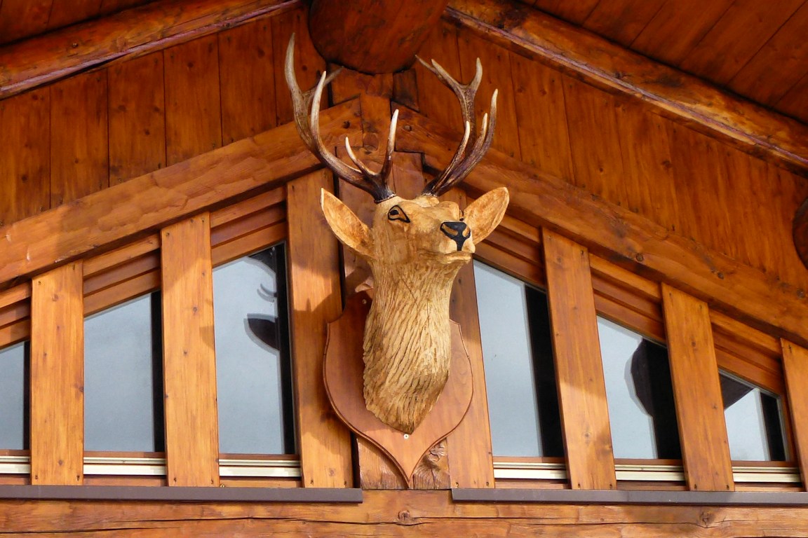 Hameau de la Combe : Des chalets bien entretenus et décorés.