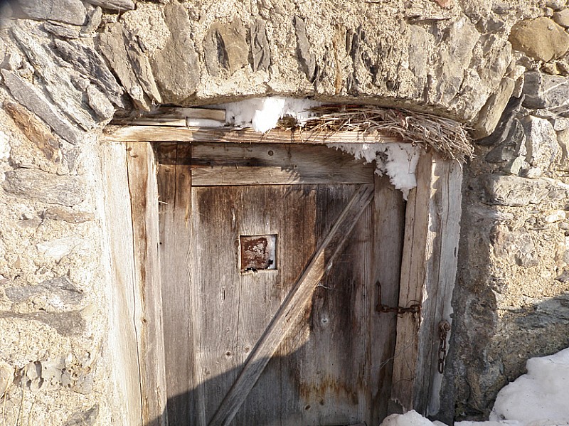 habitat "isolé" : avant d'enlever la paille de l'oeil de ton voisin,....