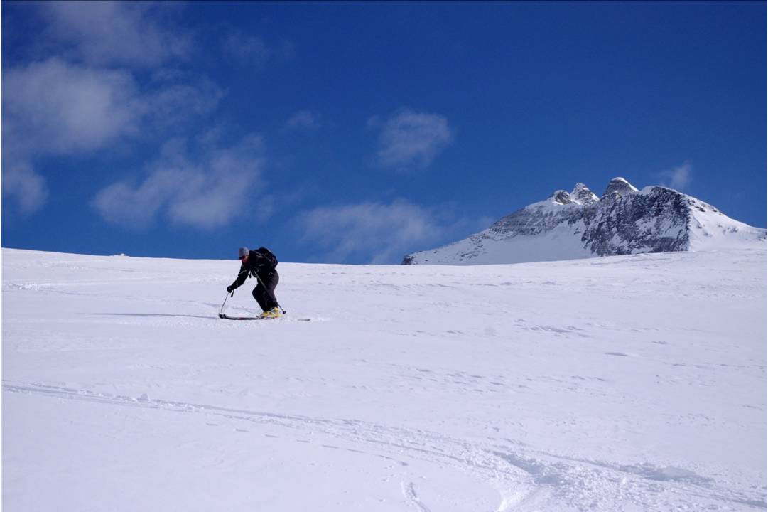 #8 Toutes neiges en cours : Stéphane dans les rails d Toutes neiges en cours : Stéphane dans les rails d'une progression en toutes neiges! C'est pas de la piste! C'est du Mulinet grand angle!