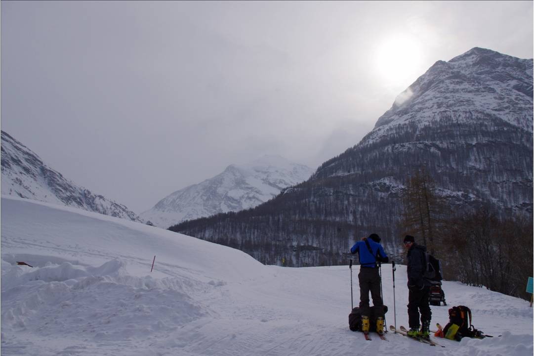 #1 Départ vers O.Allegra : Brunoet Stéphane chaussent des ski alpi pour la 1ère fois... sous la Pointe Charbonnel Départ vers O.Allegra : Brunoet Stéphane chaussent des ski alpi pour la 1ère fois... sous la Pointe Charbonnel