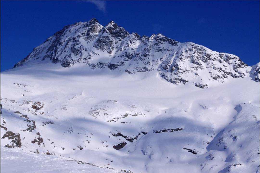 #7 La Maesta : Majestée de la Levanna Orientale... dont la face N reste à parcourir ici sur skitour... semble-t-il!!!
Avis aux amis du ripido!!! La Maesta : Majestée de la Levanna Orientale... dont la face N reste à parcourir ici sur skitour... semble-t-il!!!
Avis aux amis du ripido!!!