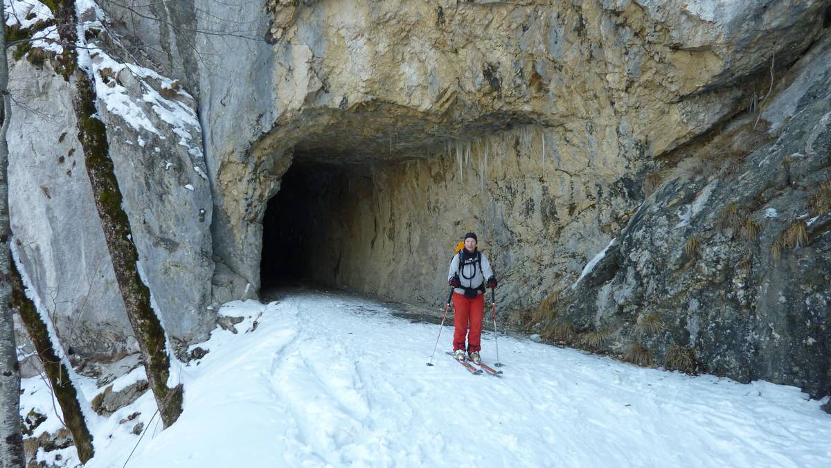 #35 Tunnel : manque un peu de neige à l Tunnel : manque un peu de neige à l'interieur
