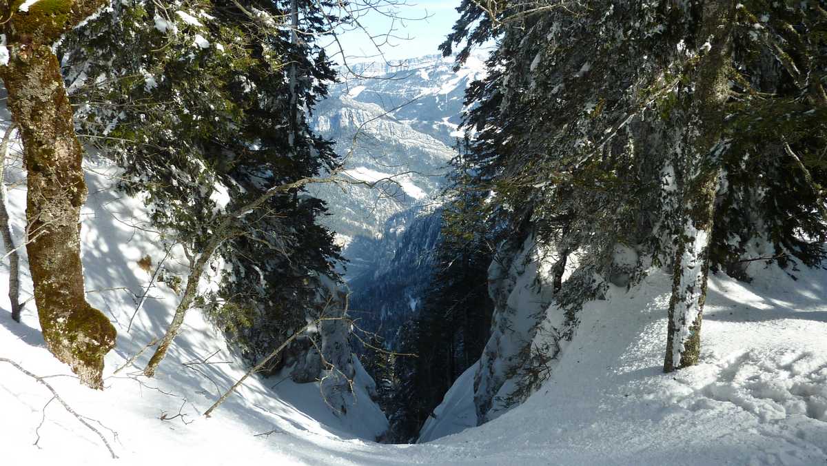 #34 Pas de la Biche : magnifique entaille dans la falaise Pas de la Biche : magnifique entaille dans la falaise