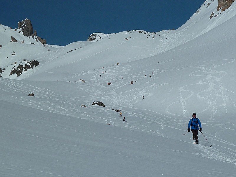 #12 Le vallon de Presset : Globalement bon ski sous le refuge de Presset, bien tracé après les passages du jour. Le vallon de Presset : Globalement bon ski sous le refuge de Presset, bien tracé après les passages du jour.