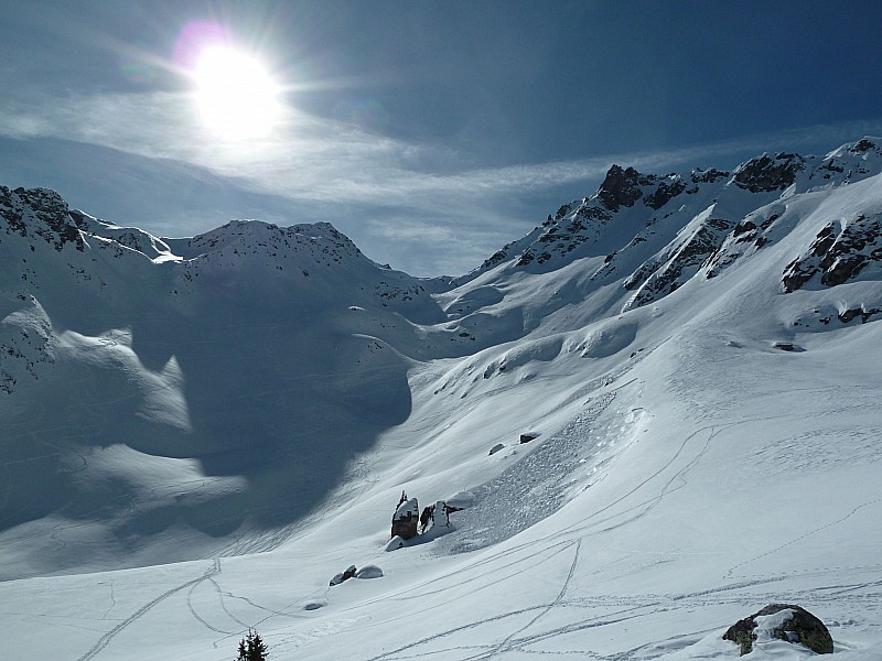 #13 Col de La Charbonnière : Cela devait être pas mal aussi ce col... encore une idée pour la prochaine fois ! A noter les plaques parties sous les contreforts de la Pierra Menta, orientation E, ESE. Déclenchées à distance ? Col de La Charbonnière : Cela devait être pas mal aussi ce col... encore une idée pour la prochaine fois ! A noter les plaques parties sous les contreforts de la Pierra Menta, orientation E, ESE. Déclenchées à distance ?