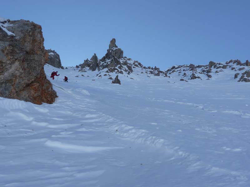 #3 Descente : Toujours dans le petit "chenal" praticable Descente : Toujours dans le petit "chenal" praticable