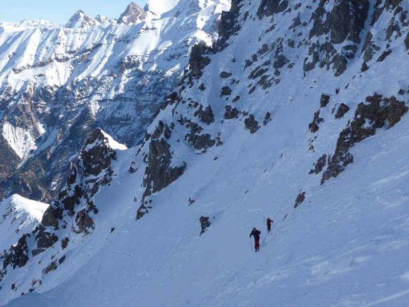 #2 Fin de la montée : Après les vieilles coulées, on passe au ras des rochers Fin de la montée : Après les vieilles coulées, on passe au ras des rochers