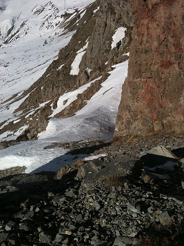 #5 sous le gros bloc : manque un peu de neige ici ...dommage sous le gros bloc : manque un peu de neige ici ...dommage