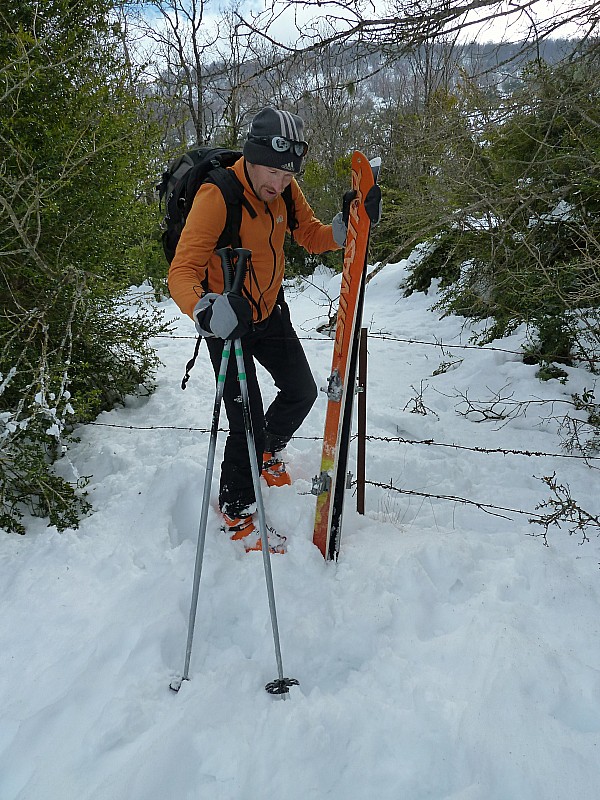 #8 Fin de la descente : apres un passage un peu sanglier , faut sauter les barbelés! Fin de la descente : apres un passage un peu sanglier , faut sauter les barbelés!