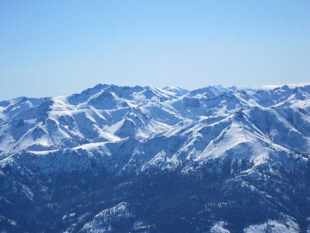 L'Alta Strada : une bonne partie de l'itinéraire est visible