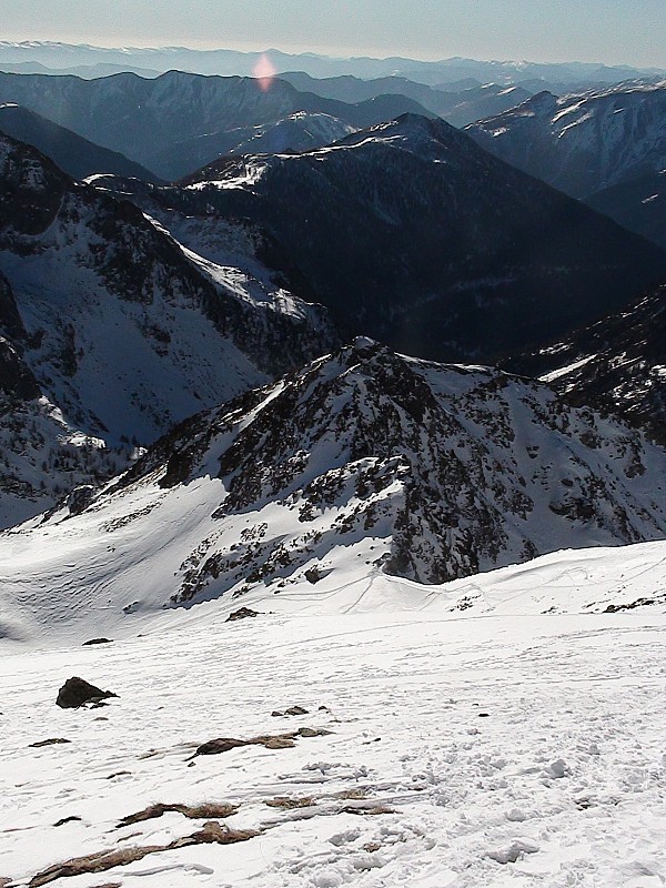 #8 Crête terminale : à la descente, le collet S et le départ du Couloir NW sont bien visibles Crête terminale : à la descente, le collet S et le départ du Couloir NW sont bien visibles