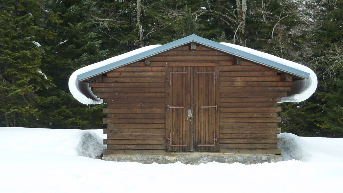 #15 Neige visco-élastique : le chalet a fait une mise en pli !! Neige visco-élastique : le chalet a fait une mise en pli !!