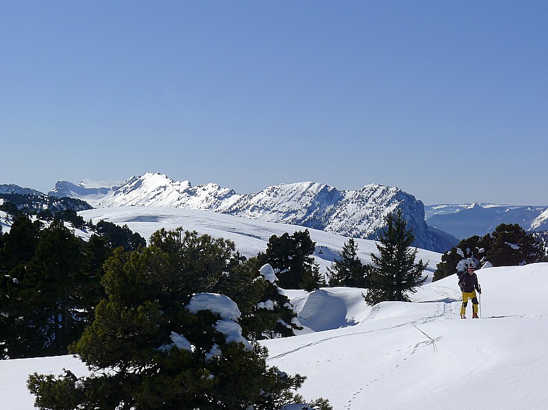 #13 Remontée du couloir des Ombres : Arrivée sur le plateau. Vue sur les Lances etc.. Remontée du couloir des Ombres : Arrivée sur le plateau. Vue sur les Lances etc..
