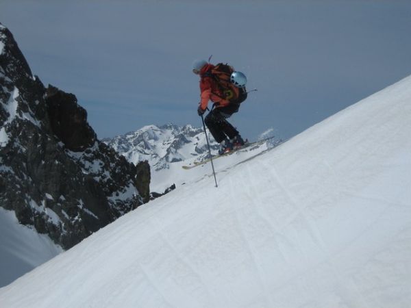 #2 Petit saut : Marika se lâche doucement sur une contre pente Petit saut : Marika se lâche doucement sur une contre pente