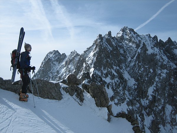 #1 Col des Aupillous : Pedro admiratif avec le Jocelme en toile de fond Col des Aupillous : Pedro admiratif avec le Jocelme en toile de fond