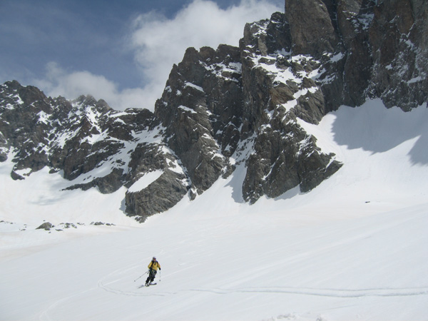 la délivrance : Une neige parfaite pour oublier le stress. Le col des Ecrins est au dessus d'Isa