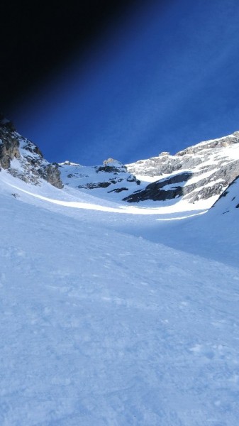 #5 Couloir au milieu de la montée : Punaise ça monte !!!
La sortie décrit une courbe vers la gauche Couloir au milieu de la montée : Punaise ça monte !!!
La sortie décrit une courbe vers la gauche