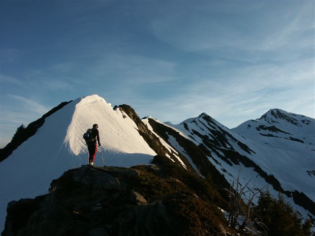 #1 Grande Journée : Première lueurs sur la crête menant à la pointe des lacs. Grande Journée : Première lueurs sur la crête menant à la pointe des lacs.
