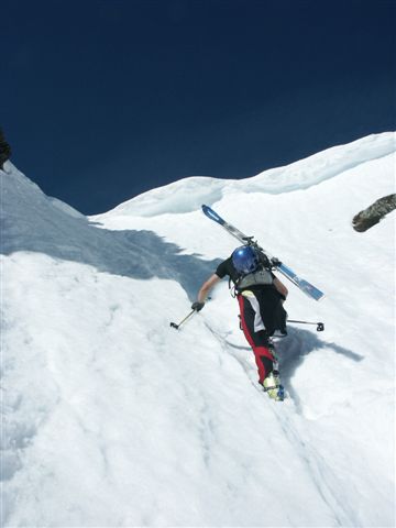 #3 Grande journée : Stéphane dans le petit collet permettant de rejoindre l Grande journée : Stéphane dans le petit collet permettant de rejoindre l'arête N de la Grande Journée.