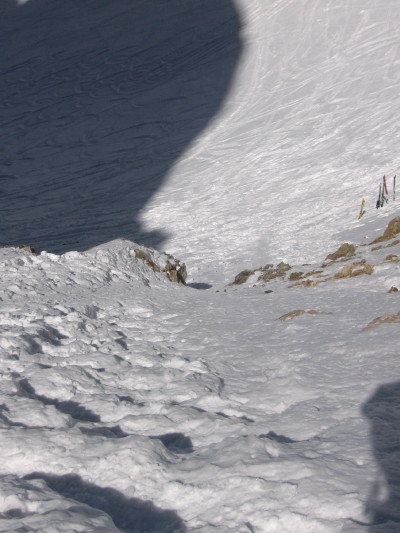 #3 début de la descente : le petit couloir est difficilement skiable , si on a envie de se faire plaisir... début de la descente : le petit couloir est difficilement skiable , si on a envie de se faire plaisir...