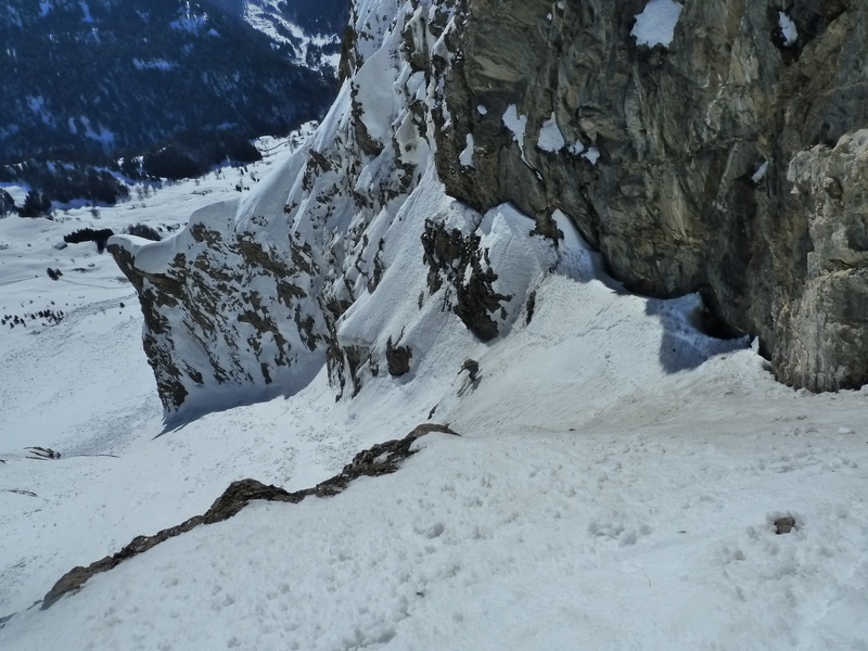#13 Couloir sud du Repère : Pédro à la sortie de la banquette rive droite. Couloir sud du Repère : Pédro à la sortie de la banquette rive droite.