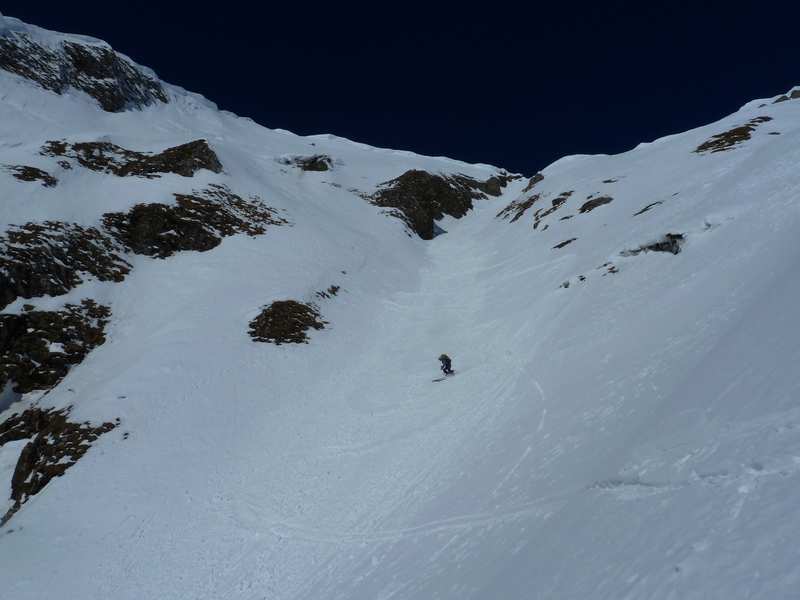 #8 Couloir sud du Repère : Pédro dans le tiers supérieur bien large. Couloir sud du Repère : Pédro dans le tiers supérieur bien large.