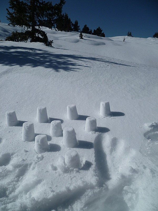 #8 neige à gobelets : neige à gobelets : 'ttention aux avalanches de pastaga,préparez les godets!