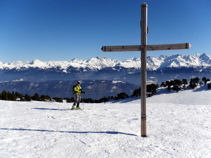 #9 La croix de l La croix de l'alpe : Belledonne en toile de fond.