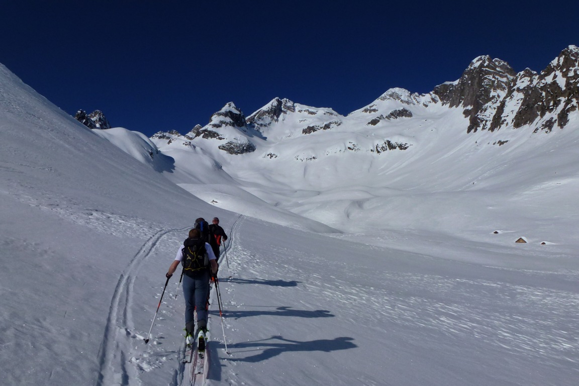 #3 Vallon du Bacheux : Nous allons bientôt quitter la trace qui part vers le col de la Lavoire. Vallon du Bacheux : Nous allons bientôt quitter la trace qui part vers le col de la Lavoire.
