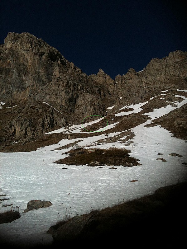 #3 chamois : on ne vois pas bien mais dans le rond vert des chamois pour le moins distants!! chamois : on ne vois pas bien mais dans le rond vert des chamois pour le moins distants!!