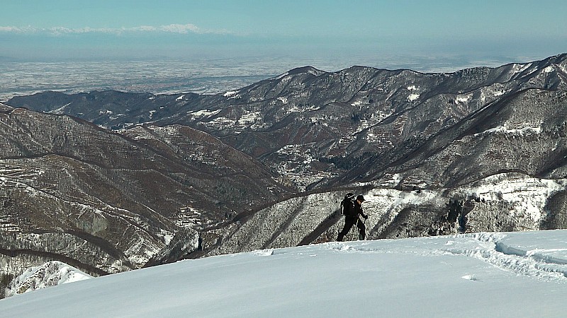 1900m : Horizon à l'infini .... Plaine du Po et Mt Rose et Cervin