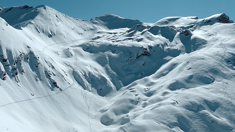 2167m : Vue sur la superbe combe qui mène aux Creusa et Ciotto Mieu.