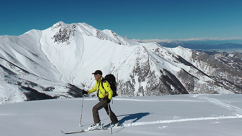 2000m : face au Mte Pianard et Rocca d'Orel .... et le Viso qui pointe juste  à sa droite