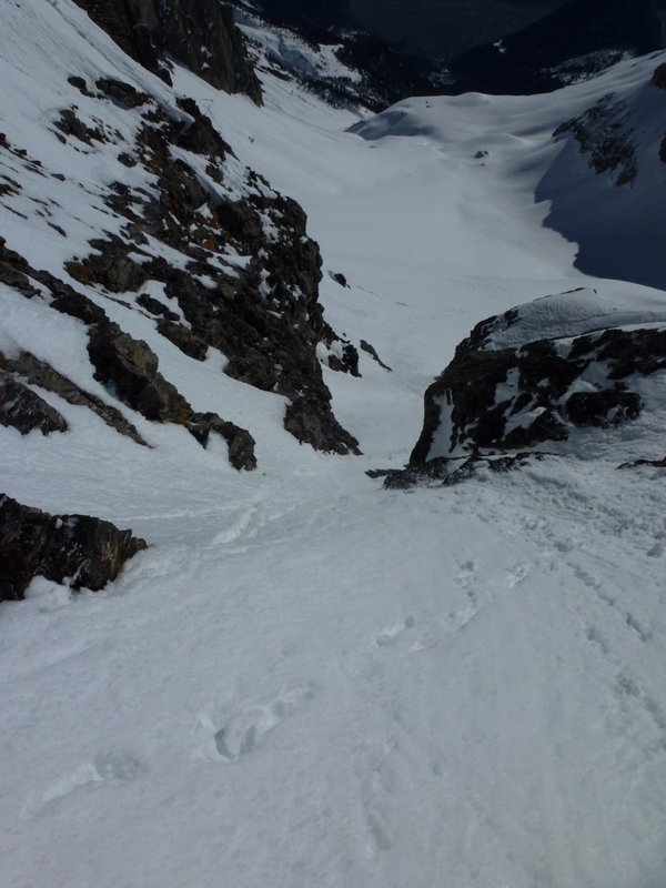 #12 Grd Muveran : Le couloir de sortie bien skiable (2-3 m de dérapage quand même) Grd Muveran : Le couloir de sortie bien skiable (2-3 m de dérapage quand même)