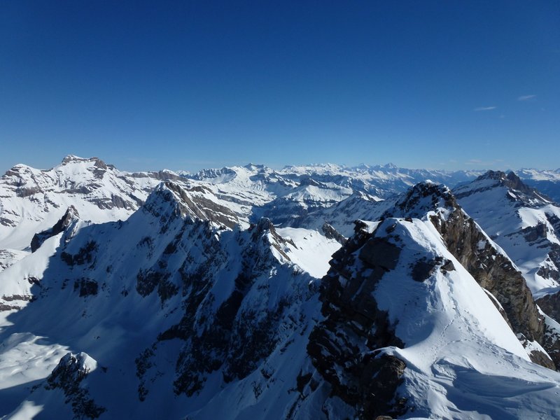 Grd Muveran : Les Alpes Bernoises à l'Est