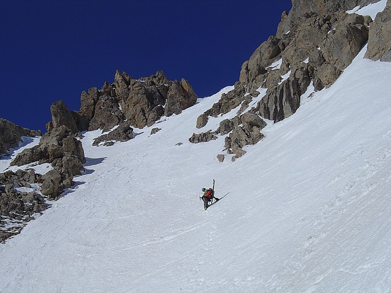 #1 à mi-pente : Tiens, des traces ; c à mi-pente : Tiens, des traces ; c'est pas de refus avec cette neige !