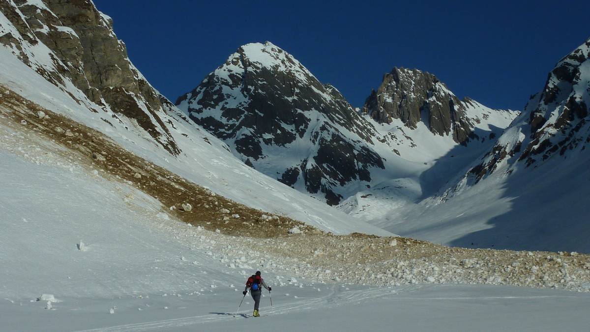 vallon de l'Ormente : l'Aiguille de la Nova en toile de fond