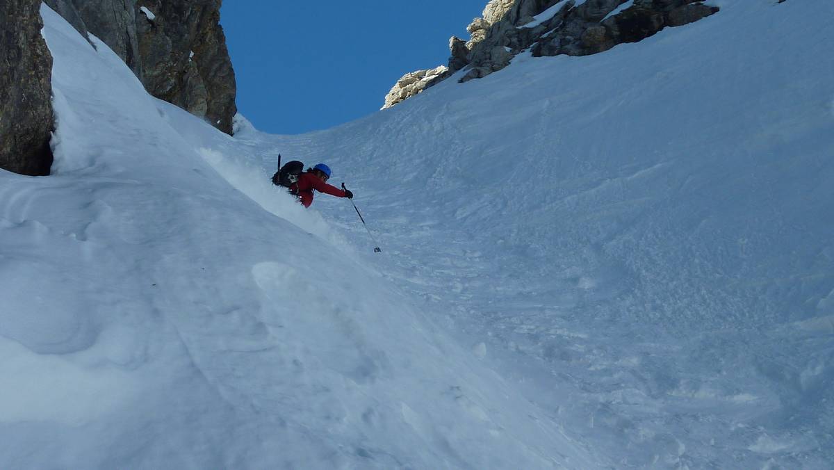 Al attaque : contre pente plus raide mais en super neige