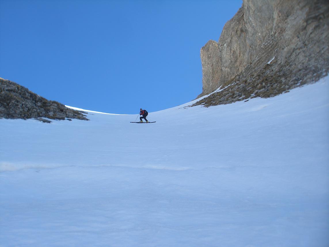 #11 fils dans l fils dans l'etroiture ombragé : neige dure ,mais bon grip!