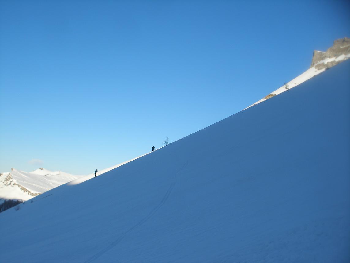 #1 premiers rayons de soleil : dans les pentes soutenues au dessus de la cabane du fleyrard premiers rayons de soleil : dans les pentes soutenues au dessus de la cabane du fleyrard