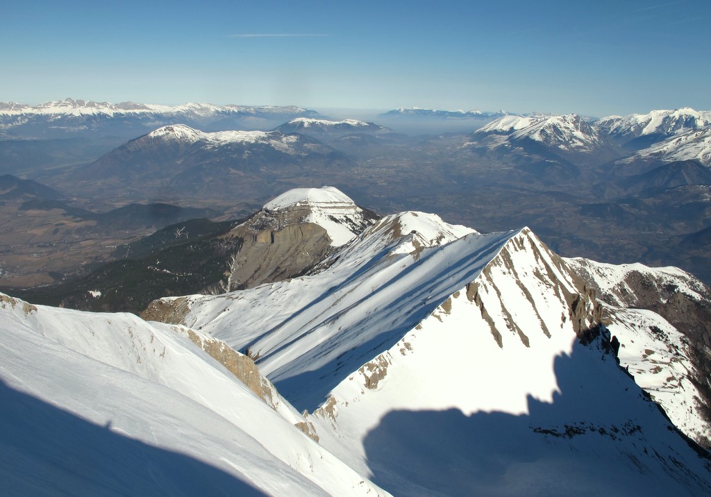 #5 Vue vers le Nord : Bonnet de Calvin et Rattier devant le Plateau Matheysin Vue vers le Nord : Bonnet de Calvin et Rattier devant le Plateau Matheysin