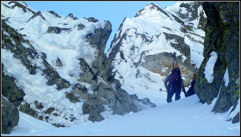 #3 La sortie approche : Nous sommes passés côté gauche à la montée Descente par le même endroit La sortie approche : Nous sommes passés côté gauche à la montée Descente par le même endroit