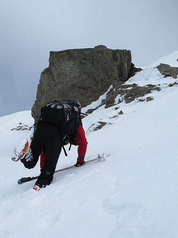 #1 Alain à la trace. : La cohésion du manteau neigeux ne nous a pas inspiré. Demi tour sous le sommet. Alain à la trace. : La cohésion du manteau neigeux ne nous a pas inspiré. Demi tour sous le sommet.